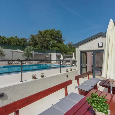 In Pjescana Mit Gemeinschaftlichem Pool By Interhome Apartamento