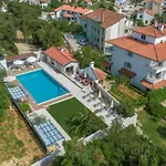 In Pjescana Mit Gemeinschaftlichem Pool By Interhome Apartamento