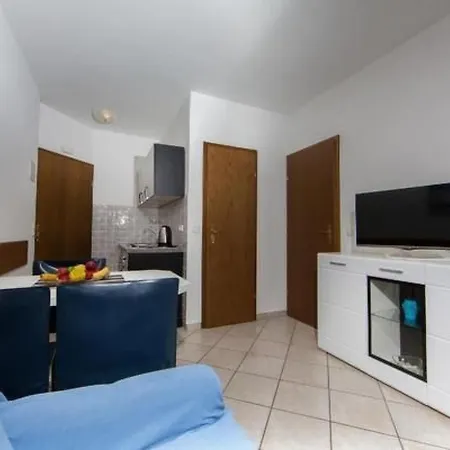 In Pjescana Mit Gemeinschaftlichem Pool By Interhome Apartament