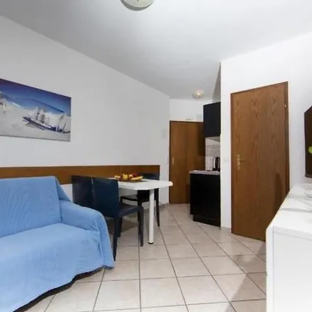 In Pjescana Mit Gemeinschaftlichem Pool By Interhome Apartament *