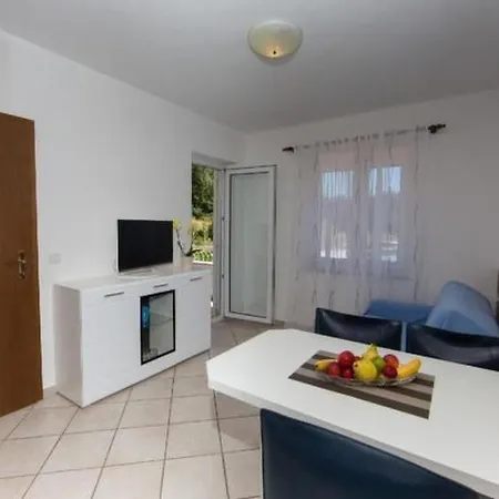 In Pjescana Mit Gemeinschaftlichem Pool By Interhome Apartament *