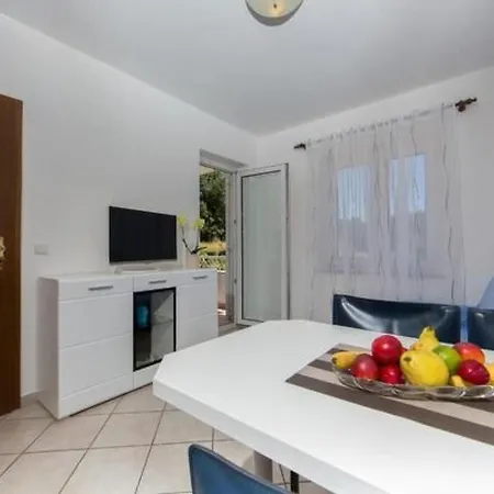 In Pjescana Mit Gemeinschaftlichem Pool By Interhome *