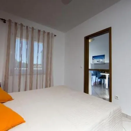 In Pjescana Mit Gemeinschaftlichem Pool By Interhome Apartament *