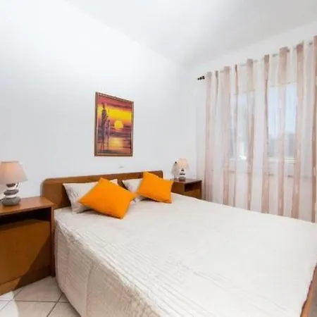 Apartament In Pjescana Mit Gemeinschaftlichem Pool By Interhome