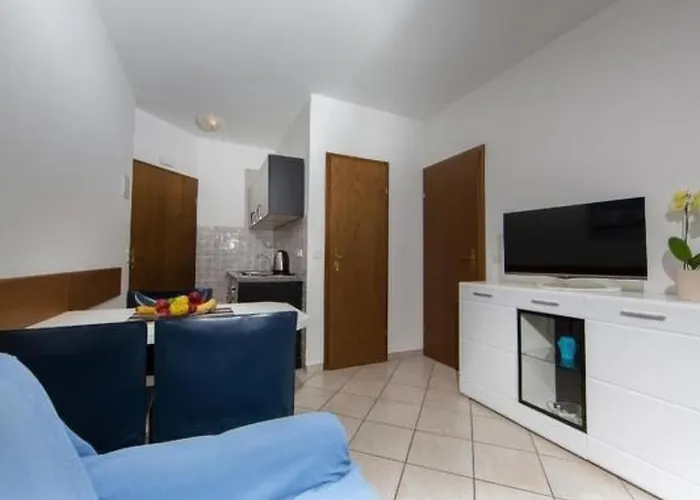 In Pjescana Mit Gemeinschaftlichem Pool By Interhome Apartament