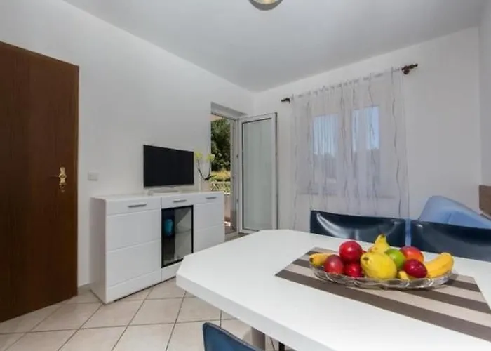 In Pjescana Mit Gemeinschaftlichem Pool By Interhome *