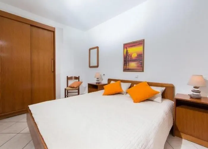 In Pjescana Mit Gemeinschaftlichem Pool By Interhome Apartament Pula