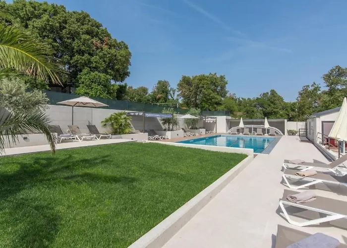 דירה In Pjescana Mit Gemeinschaftlichem Pool By Interhome פולה