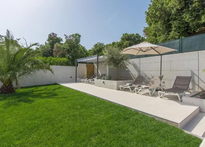 In Pjescana Mit Gemeinschaftlichem Pool By Interhome *