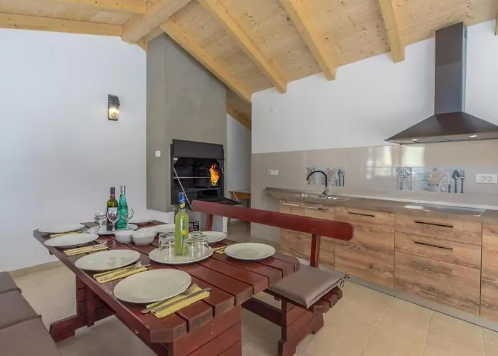 In Pjescana Mit Gemeinschaftlichem Pool By Interhome * Pula