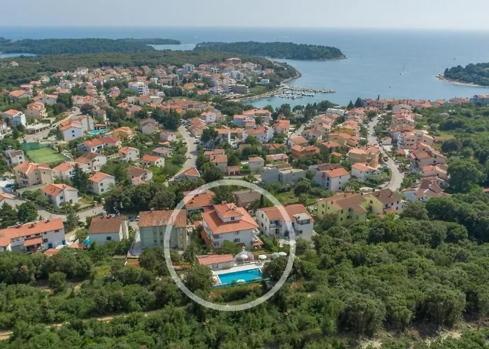 In Pjescana Mit Gemeinschaftlichem Pool By Interhome