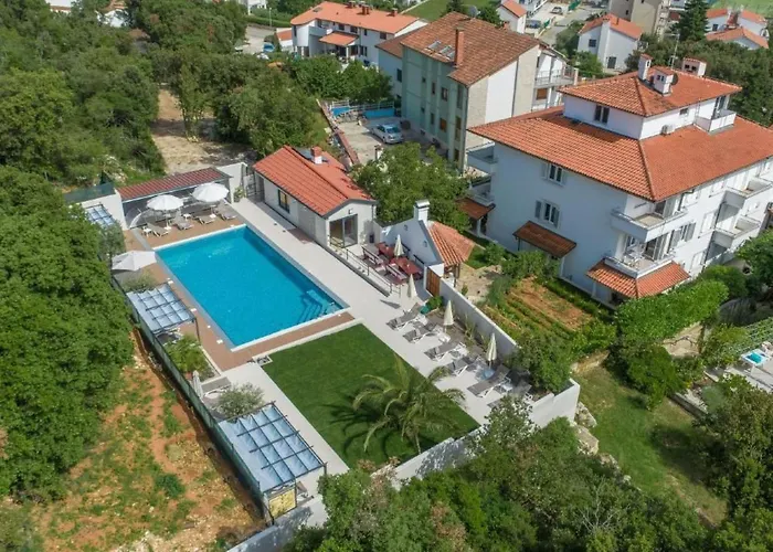 In Pjescana Mit Gemeinschaftlichem Pool By Interhome Apartament