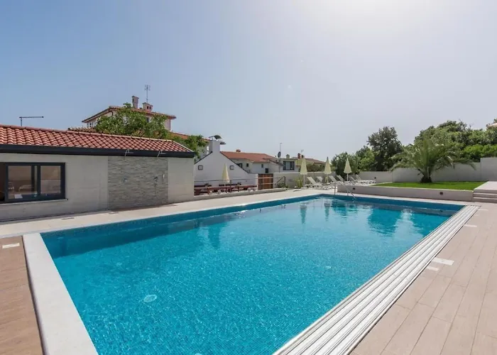 In Pjescana Mit Gemeinschaftlichem Pool By Interhome Apartman Póla
