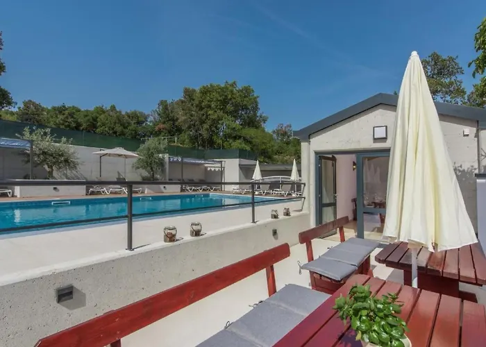 In Pjescana Mit Gemeinschaftlichem Pool By Interhome Апартаменти